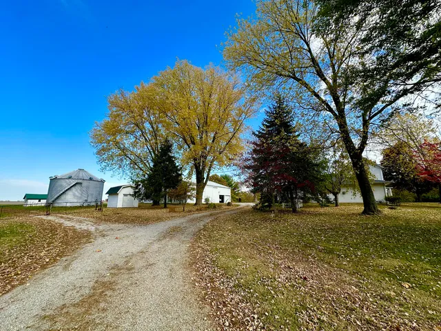 $550,000 | 1184 Il Rte 10, Monticello, IL 61856
