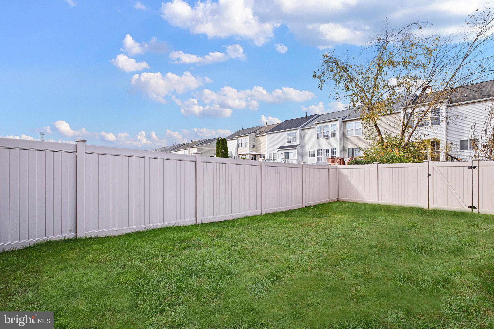 184 Darling Street Newark, DE 19702 - Photo 40 of 44 Fenced Rear Lawn