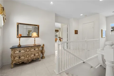 a view of livingroom with furniture