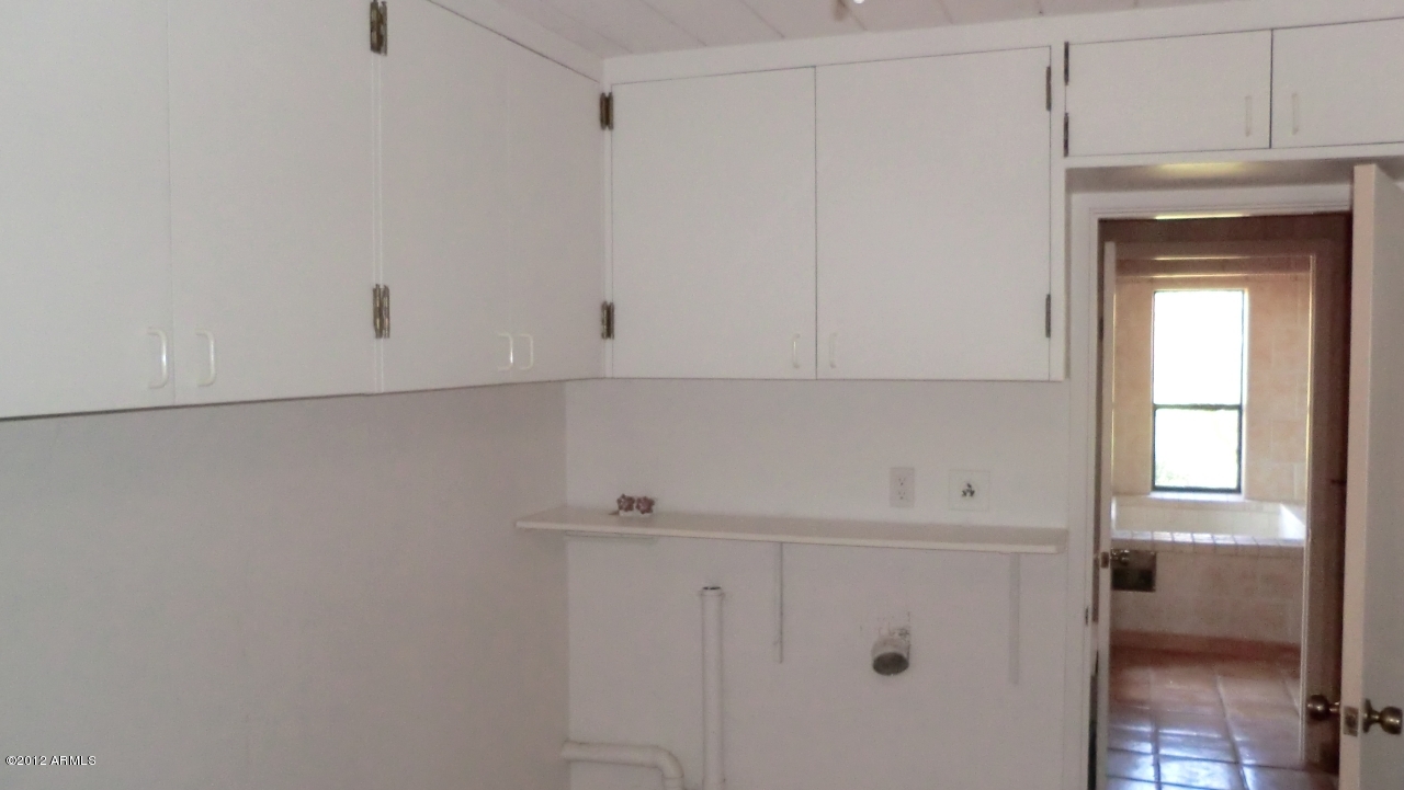 2708 North Sunset Road Apache Junction, AZ 85119 - Photo 17 of 28 LAUNDRY ROOM