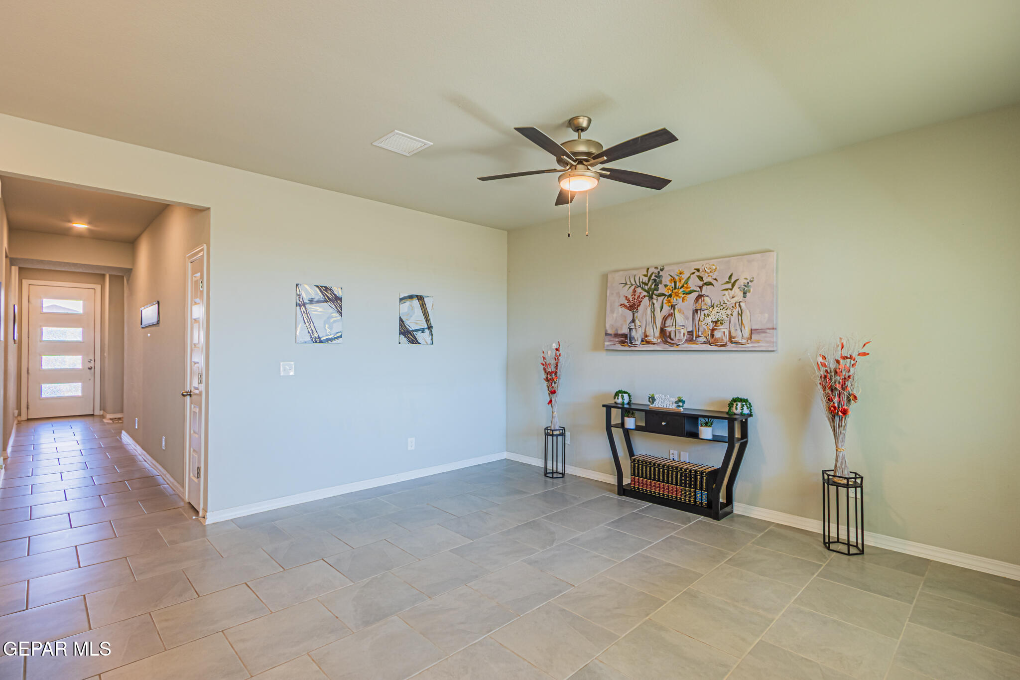 1632 Sam Dominguez El Paso, TX 79928 - Photo 4 of 34 Living room