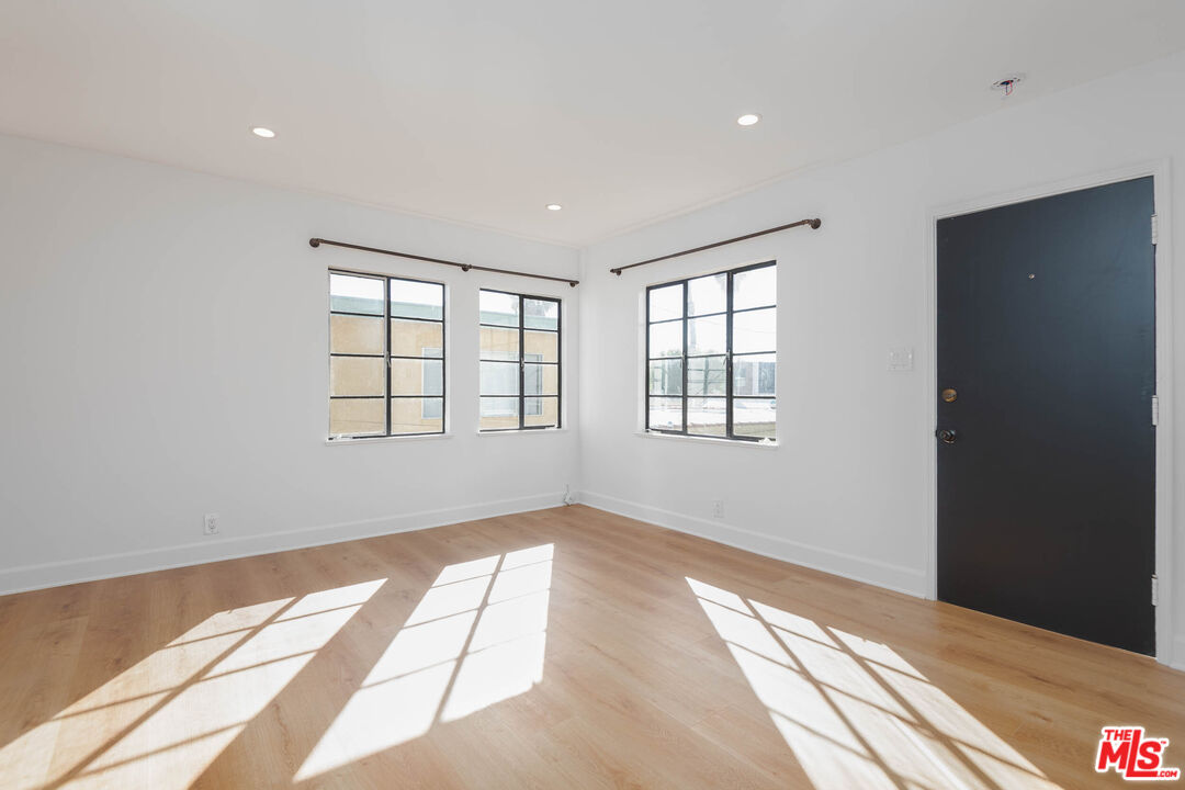 822 North Detroit Street, Unit 826 5 Los Angeles, CA 90046 - Photo 12 of 14 a view of an empty room and window