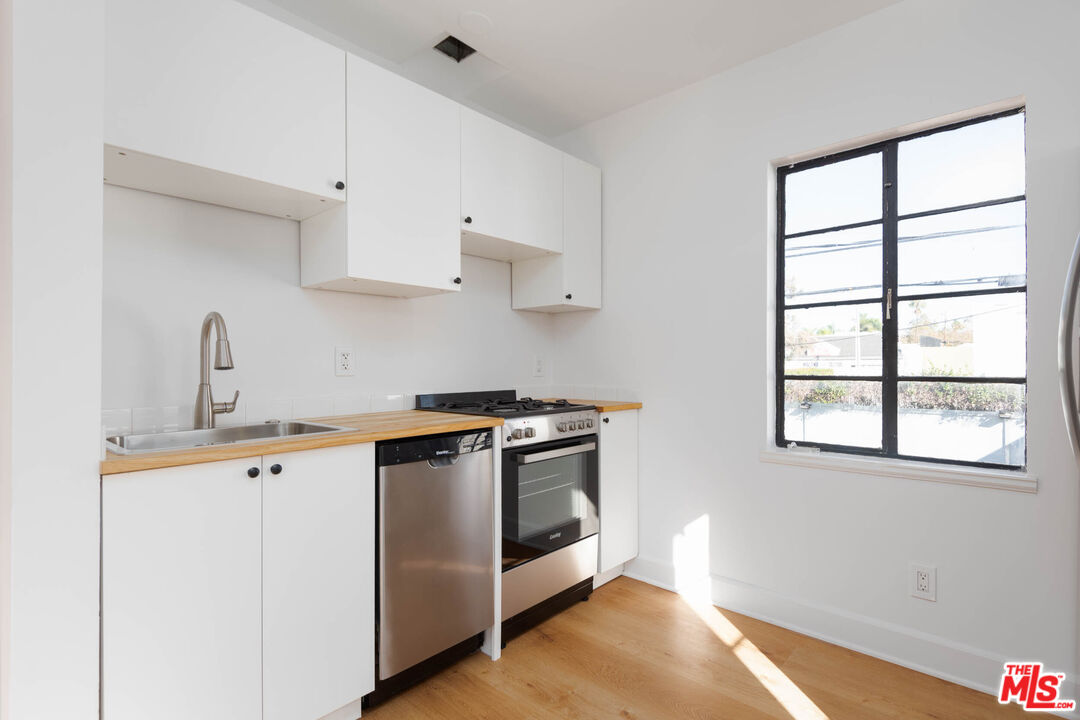 822 North Detroit Street, Unit 826 5 Los Angeles, CA 90046 - Photo 3 of 14 a kitchen with a stove and a sink