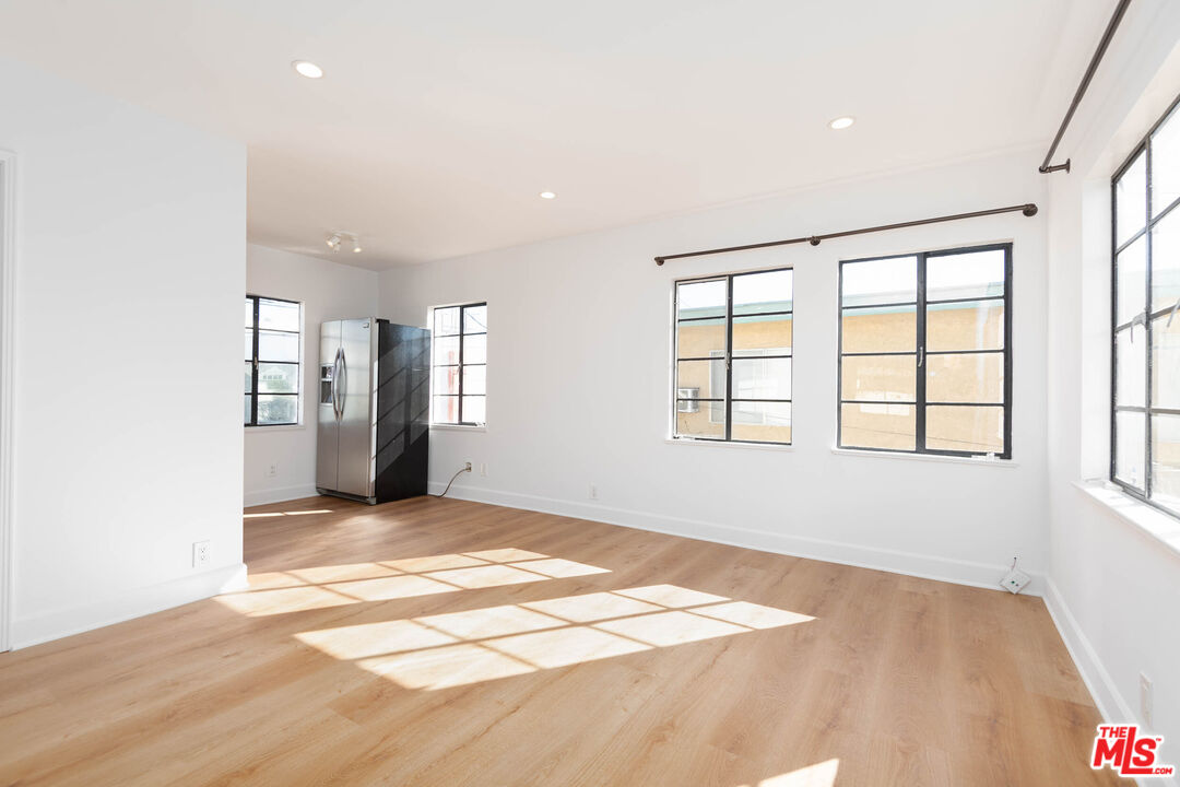 822 North Detroit Street, Unit 826 5 Los Angeles, CA 90046 - Photo 8 of 14 a view of an empty room with a window