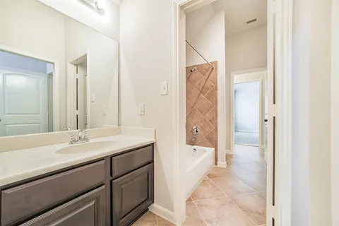 $465,000 | 13607 Breakwater Path Loop, Houston, TX 77044