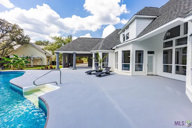 $735,000 | 25798 Highway 42, Holden, LA 70744