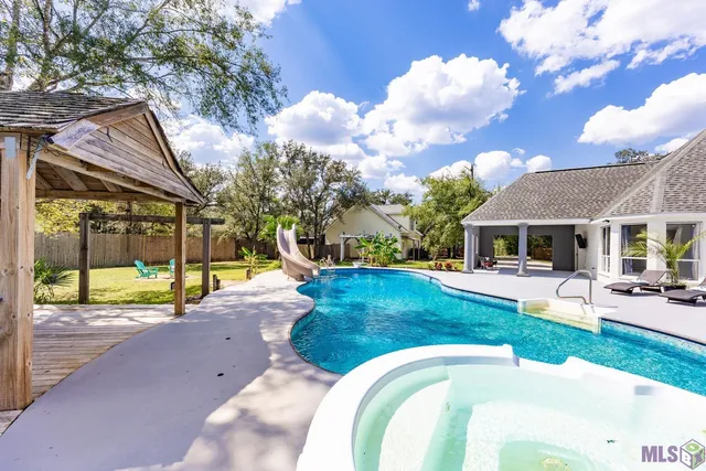 $735,000 | 25798 Highway 42, Holden, LA 70744