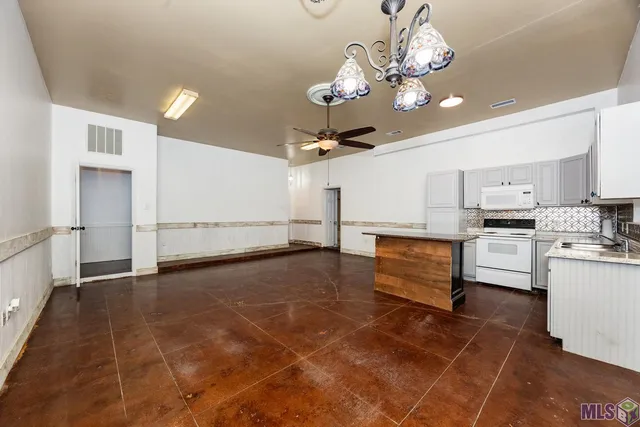 $735,000 | 25798 Highway 42, Holden, LA 70744