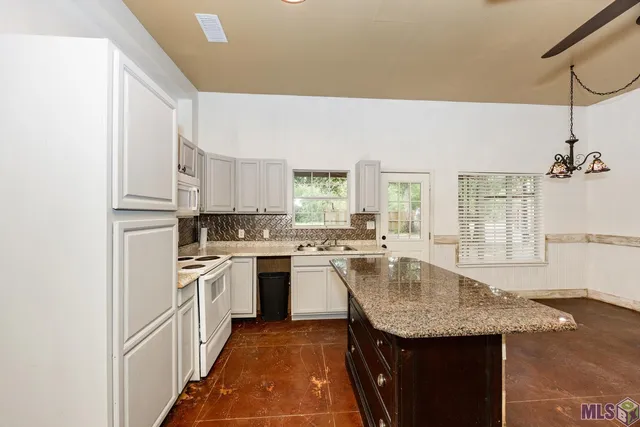 $735,000 | 25798 Highway 42, Holden, LA 70744