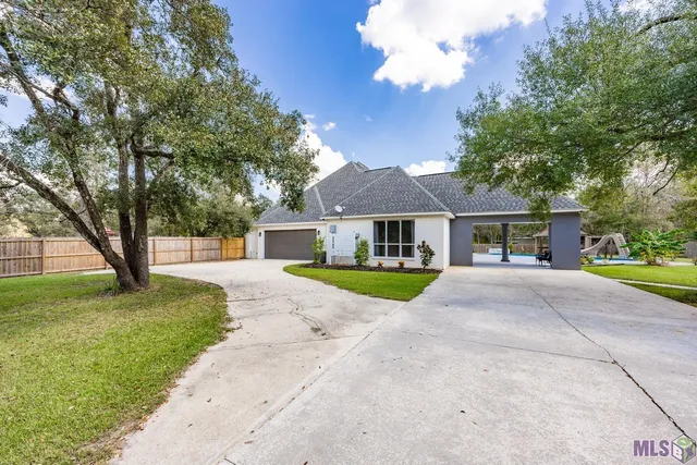 $735,000 | 25798 Highway 42, Holden, LA 70744