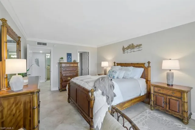 $2,095 | 5 Bluebill Avenue, Unit 812, Naples, FL 34108