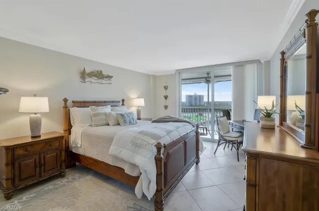 $2,095 | 5 Bluebill Avenue, Unit 812, Naples, FL 34108