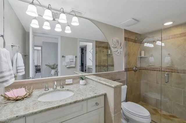 $2,095 | 5 Bluebill Avenue, Unit 812, Naples, FL 34108