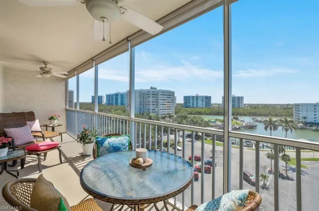 $2,095 | 5 Bluebill Avenue, Unit 812, Naples, FL 34108