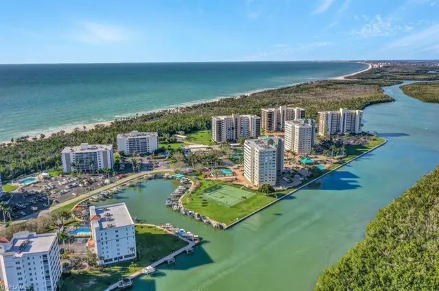 $2,095 | 5 Bluebill Avenue, Unit 812, Naples, FL 34108