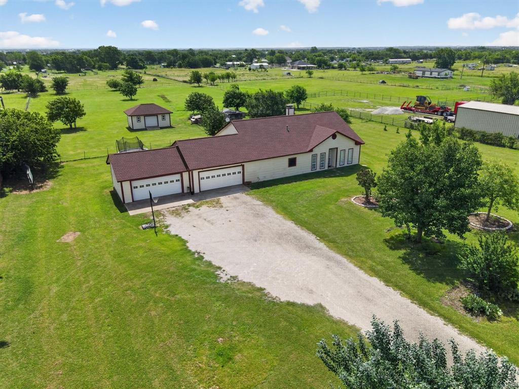 1958 Crockett Road Sanger, TX 76266 - Photo 4 of 35