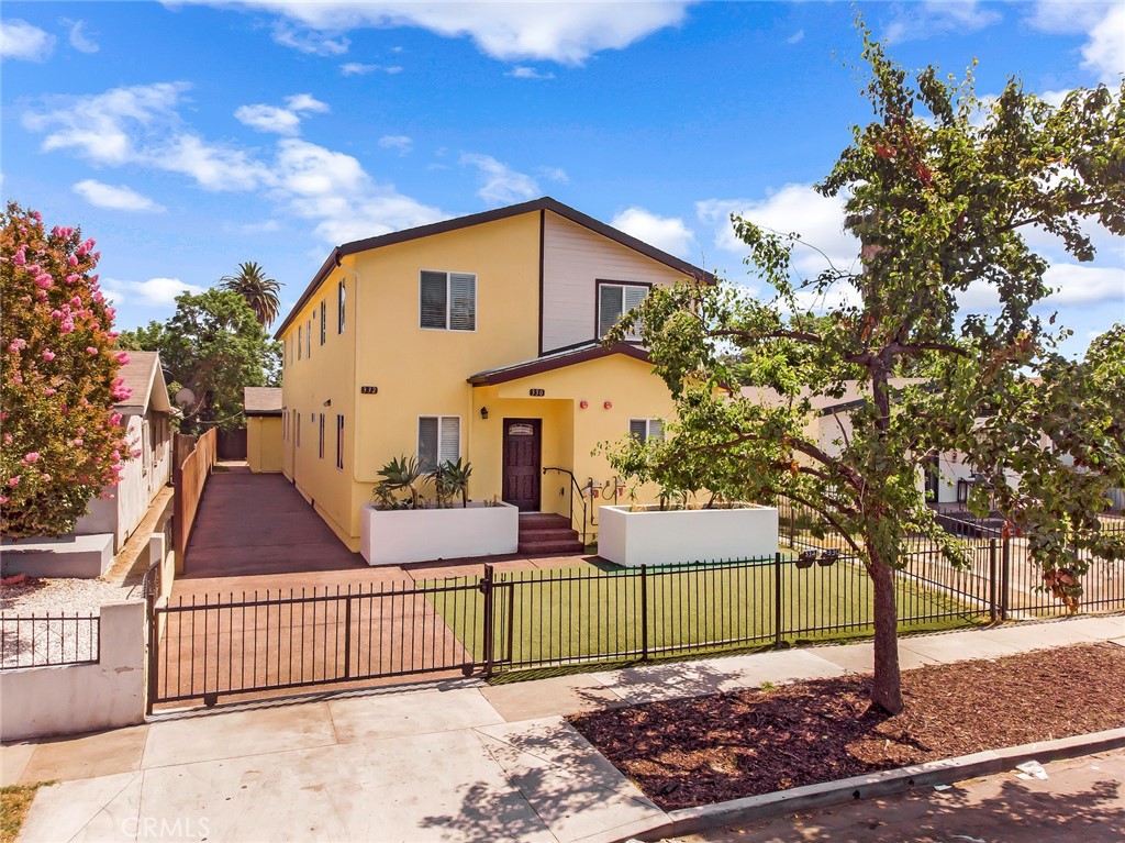 330 East 101st Street Los Angeles, CA 90003 - Photo 5 of 15 a front view of a house with a yard