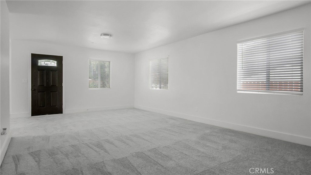 330 East 101st Street Los Angeles, CA 90003 - Photo 8 of 15 an empty room with windows
