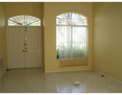 290 Southwest 178th Way Pembroke Pines, FL 33029 - Photo 2 of 8 Living Room