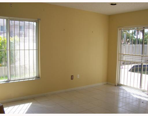290 Southwest 178th Way Pembroke Pines, FL 33029 - Photo 3 of 8 Dining Room