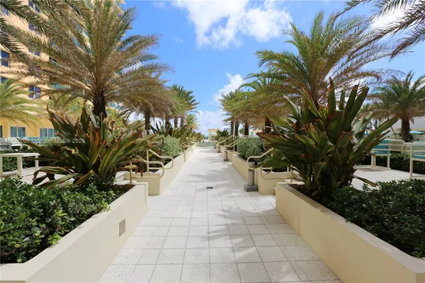 $3,450 | 2501 South Ocean Drive, Unit 1221, Hollywood, FL 33019