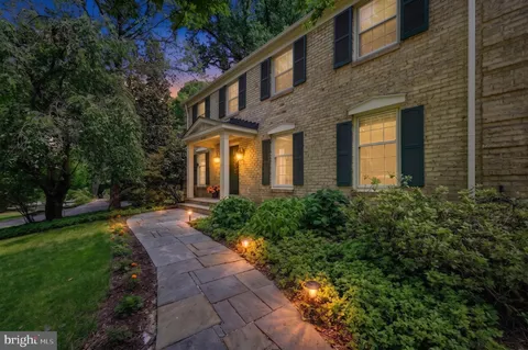 $1,375,000 | 9004 Copenhaver Drive, Potomac, MD 20854