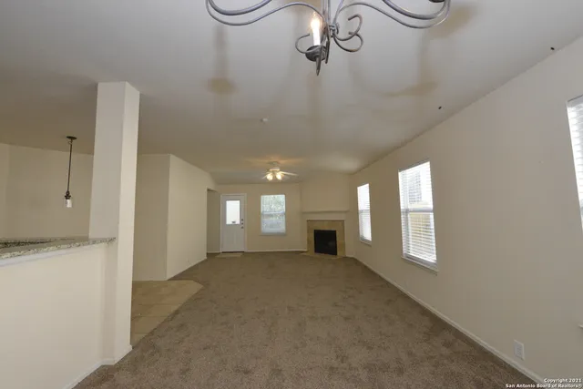 $1,995 | 15515 Robin Feather, San Antonio, TX 78255