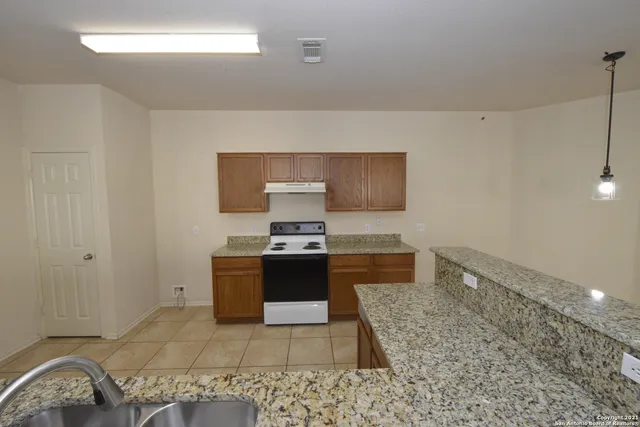 $1,995 | 15515 Robin Feather, San Antonio, TX 78255