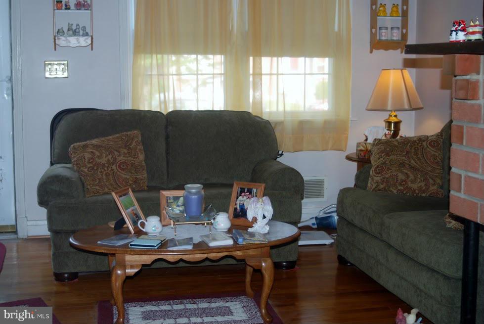 8616 Rock Oak Road Baltimore, MD 21234 - Photo 5 of 12 Living Room