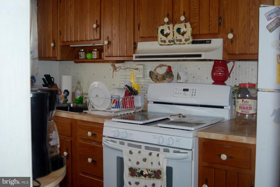 8616 Rock Oak Road Baltimore, MD 21234 - Photo 8 of 12 Kitchen