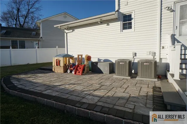 a view of a house with backyard and porch