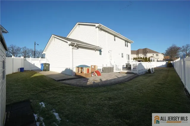 a view of a house with backyard and porch