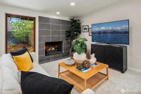 $1,245,000 | 15634 Southeast 8th Street, Bellevue, WA 98008