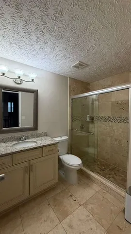 a view of an house with backyard and garden