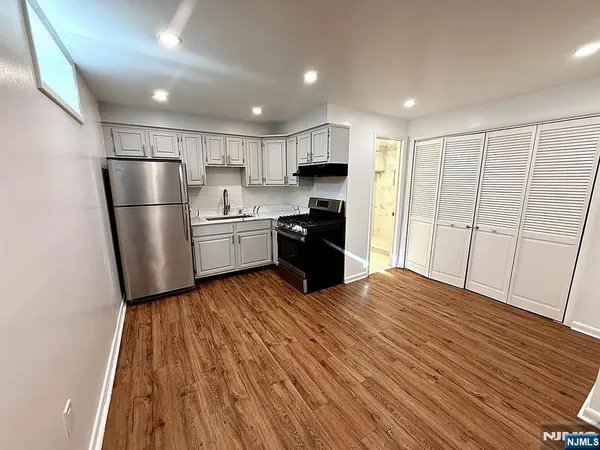 $1,850 | 174 Maple Street, Fairview, NJ 07022