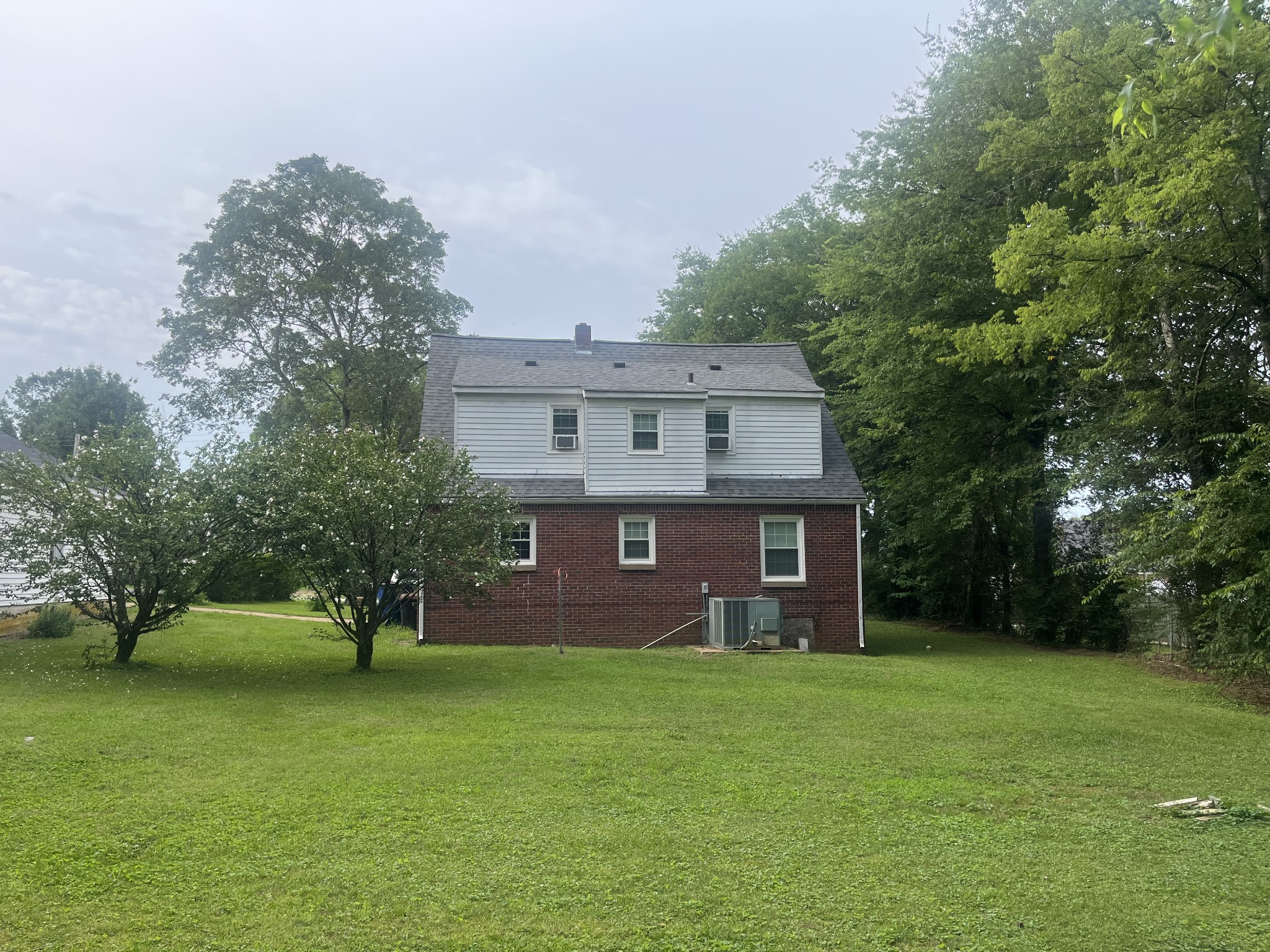 107 West Songer Street Waynesboro, TN 38485 - Photo 2 of 26 a view of a house with a garden