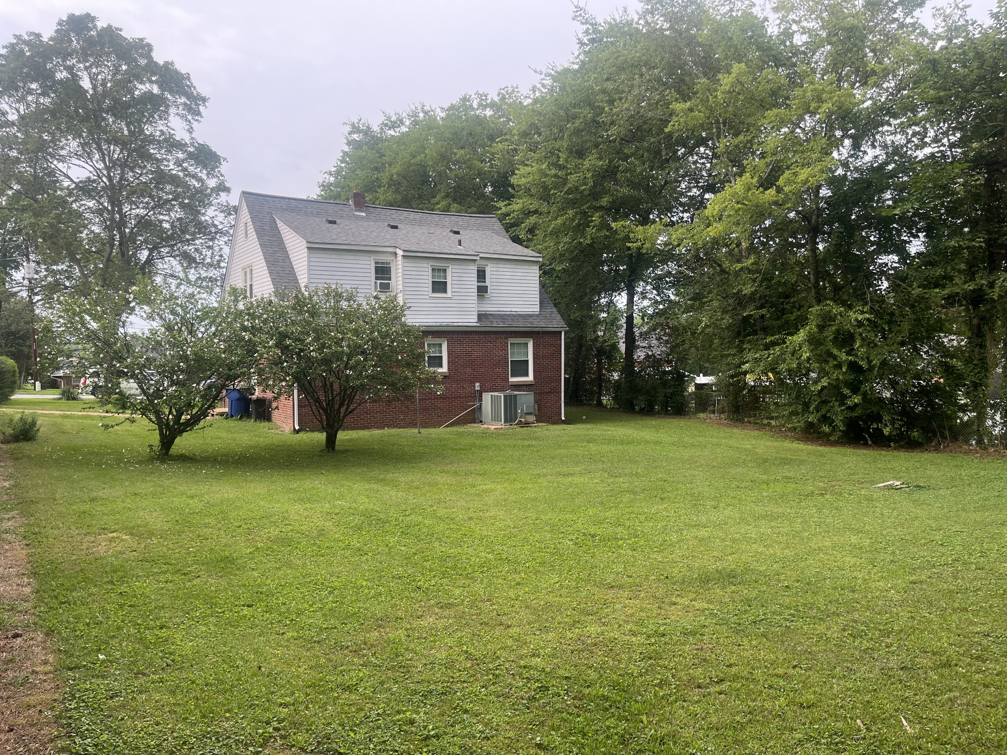107 West Songer Street Waynesboro, TN 38485 - Photo 4 of 26 a front view of a house with a garden