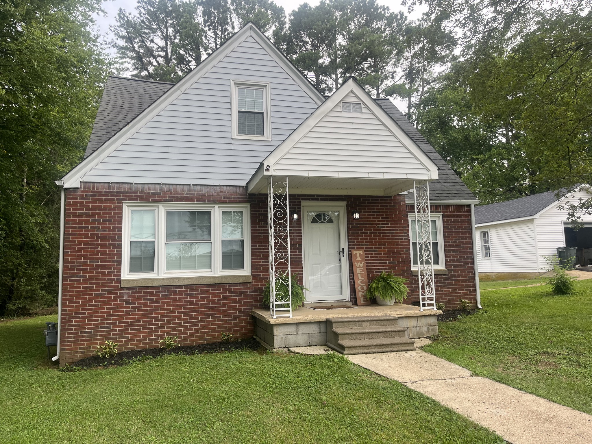 107 West Songer Street Waynesboro, TN 38485 - Photo 6 of 26 a view of house that has a yard