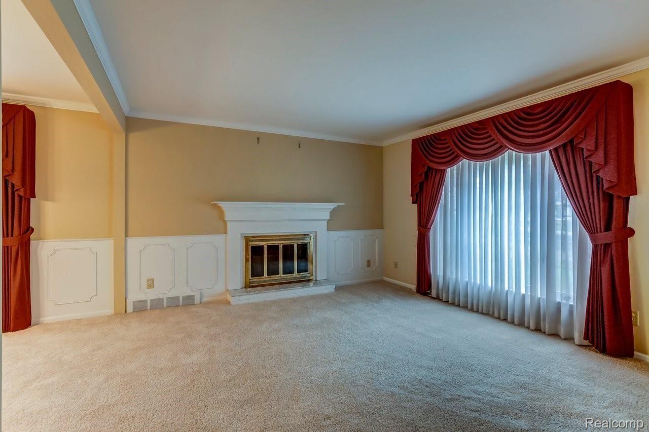 641 Reed Court Northville, MI 48167 - Photo 5 of 32 CUSTOM DRAPES