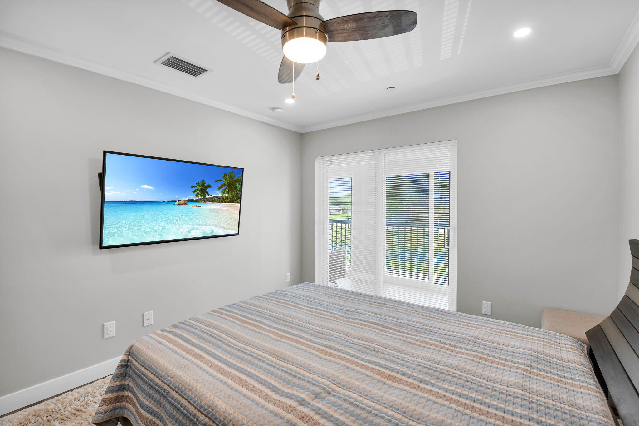 388 Tuscany Lane, Unit 388 Delray Beach, FL 33446 - Photo 22 of 40 a bedroom with a bed and a painting on the wall