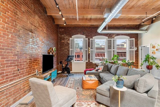 $1,070,000 | 33 Sleeper Street, Unit 608, Boston, MA 02210
