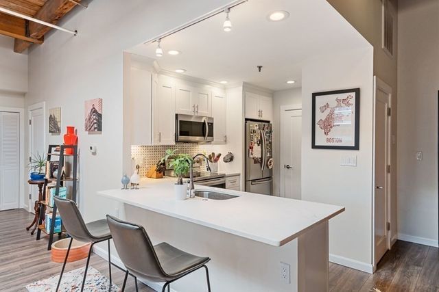 $1,070,000 | 33 Sleeper Street, Unit 608, Boston, MA 02210