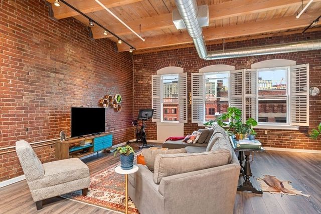 $1,070,000 | 33 Sleeper Street, Unit 608, Boston, MA 02210