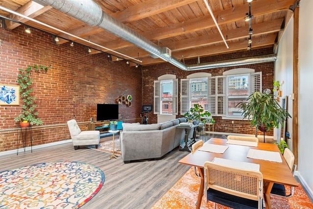 $1,070,000 | 33 Sleeper Street, Unit 608, Boston, MA 02210