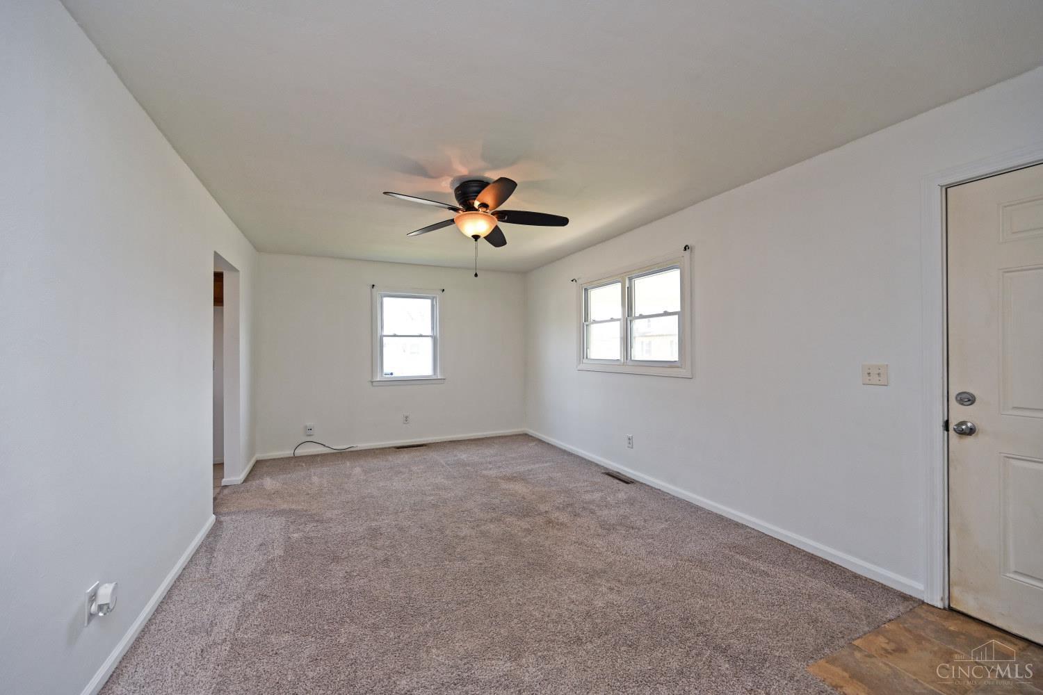 3 Chestnut Street Franklin, OH 45005 - Photo 7 of 30 Living Room