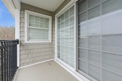 $1,200,000 | 428 Trotting Lane, Unit 428, Westbury, NY 11590