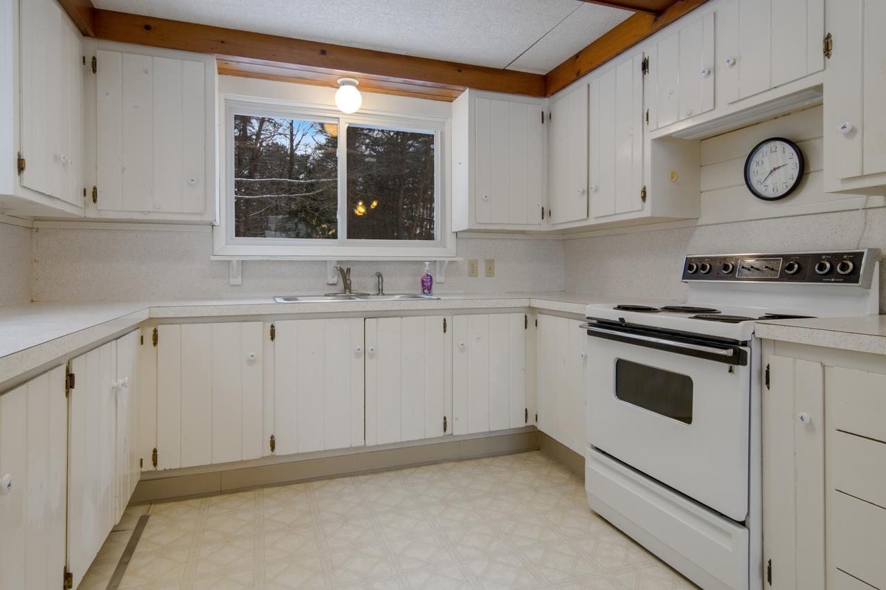 10762 Thiel Road Traverse City, MI 49685 - Photo 8 of 26 1918609-f77555ba-15fe-4794-9abf-4bb4b603a549.JPG