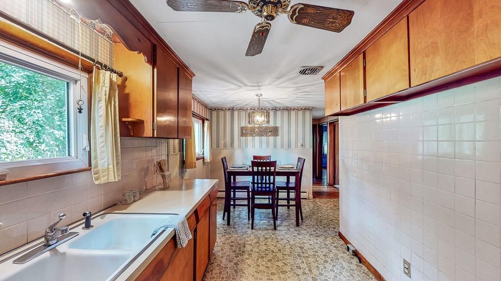 228 Drexel Street Springfield, MA 01104 - Photo 4 of 33 Gallery Image 4
