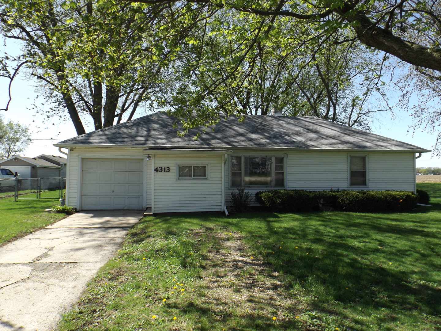 4313 Emerson Road Sterling, IL 61081 - Photo 1 of 10 Gallery Image 1