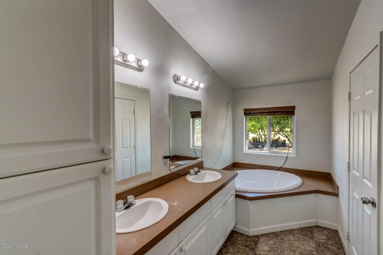 10481 West Mars Road Tucson, AZ 85743 - Photo 9 of 32 Gallery Image 9